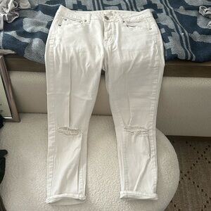 American eagle white capri jeans with cutouts.